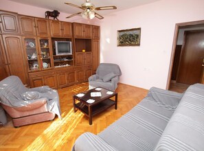 TV - Apartment Jelena- Two Bedroom with Terrace (Marina)