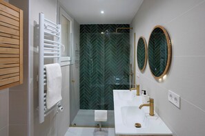 Hair dryer, towels - Home2Book Spacious Family Villa with Pool, Sevilla (Palomares del Río)