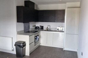 Private kitchen - Modern 2 Bedroom - Mackenzie (Southall)