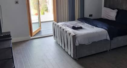 Modern 2 Bedroom - Mackenzie