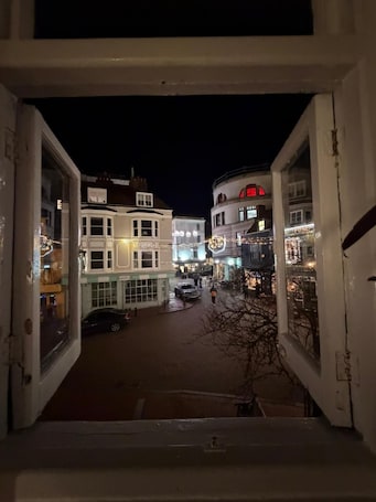 Innenbereich. Cozy flat in the heart of the Lanes, with a game room and space up to 4 people