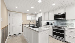 Fridge, microwave, oven, stovetop - Unit 06, Sunnyside Serenity (Panama City Beach)