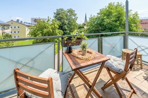 Outdoor dining - OG2 "M" Helle 70m² City Wohnung 15 min. von Salzburg (Freilassing)
