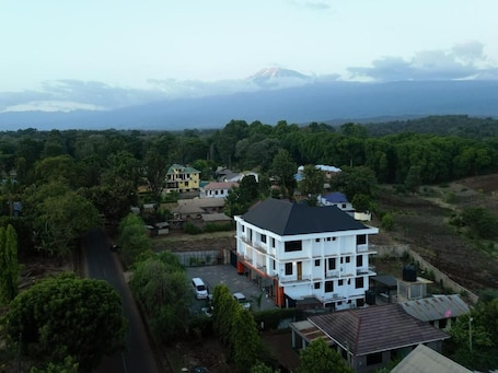 Exterior. Kiliscape Abode