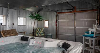 Bloomington Cottage~Hot Tub~10 min IU~Pet Friendly~Sleeps 5