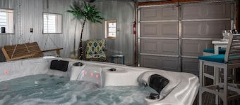 Bloomington Cottage~Hot Tub~10 min IU~Pet Friendly~Sleeps 5
