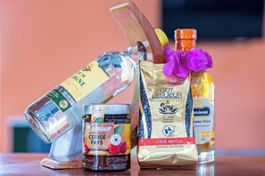 Food and drink - Villa Ti'Twoine - Sea view - Sunsets - (Pointe-Noire)