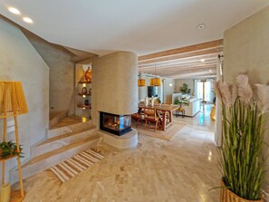 المنشأة من الداخل