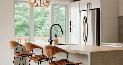 4 bed 3 bath cottage on Lake Rosseau