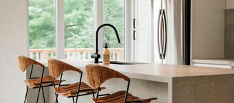 4 bed 3 bath cottage on Lake Rosseau