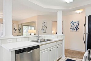Private kitchen - Golf Resort Getaway! (Calabash)