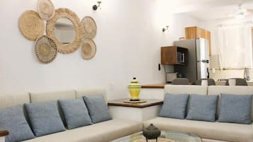 Casa família, sacada, vista para o jardim | Área de estar