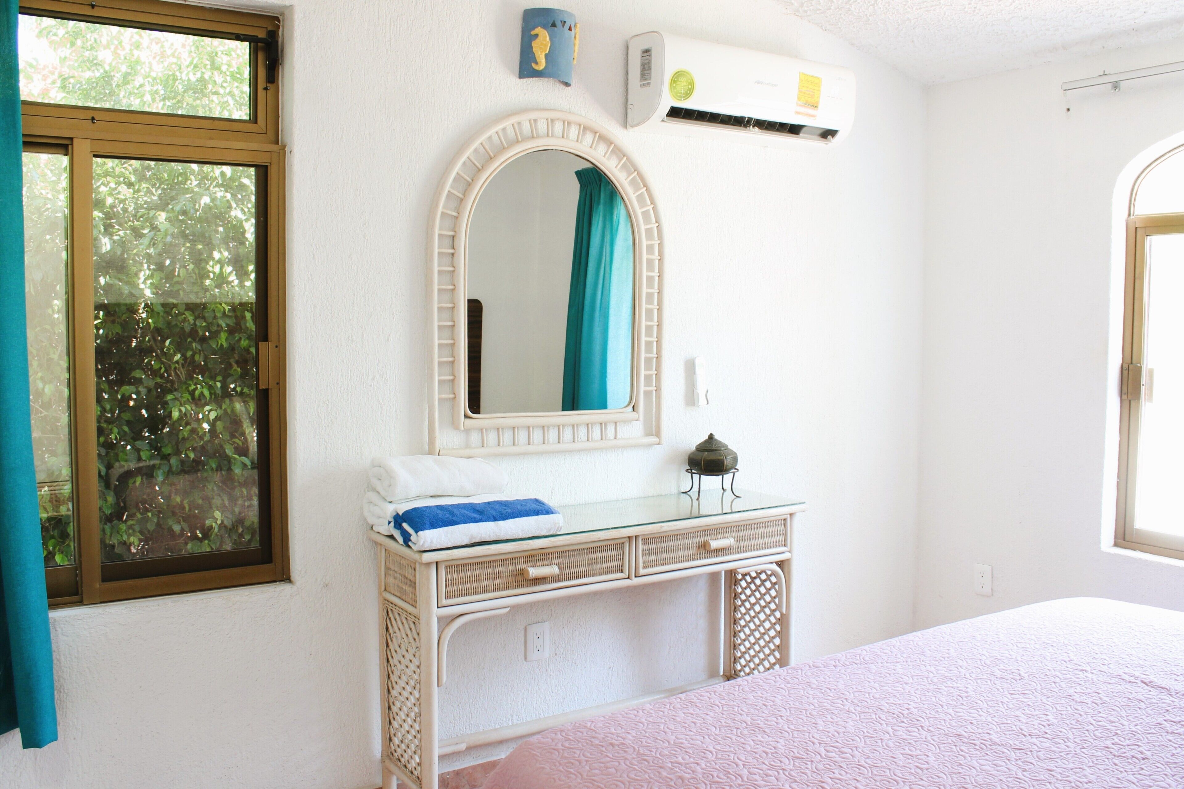 Maison familiale, balcon, vue sur le jardin | Couette en duvet, accès au Wi-Fi (inclus), literie fournie