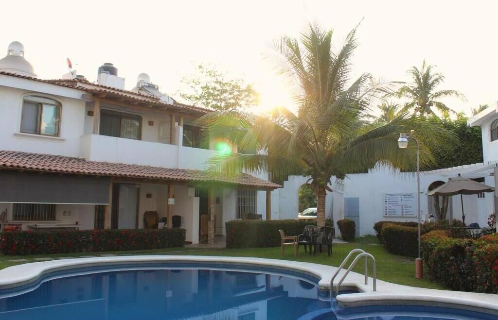 Casa família, sacada, vista para o jardim | Piscina