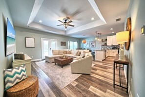 TV - NEW! Private Pool-5 Miles to 30A-Walk to Beach-Sleeps 9 (Panama City Beach)