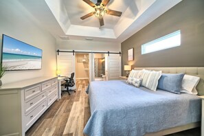 3 bedrooms, desk, iron/ironing board, WiFi - NEW! Private Pool-5 Miles to 30A-Walk to Beach-Sleeps 9 (Panama City Beach)