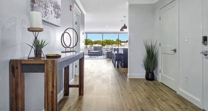 Penthouse 1-bedroom corporate apartment in Downtown Waterville!