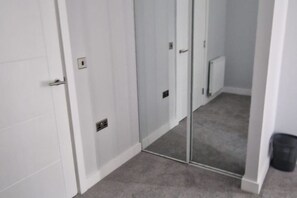 Interior - Modern 1 Bedroom - Mackenzie (Southall)
