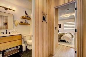 Bathroom - Luxury~ Remodeled~ King bed~ Outdoor space~ 70" TV (Boise)