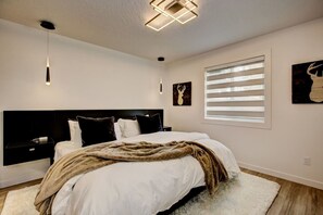 Room - Luxury~ Remodeled~ King bed~ Outdoor space~ 70" TV (Boise)