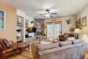 TV, fireplace, books - Ski-In Condo w/ Fireplace & Balcony, Dog-Friendly (Whitefish)