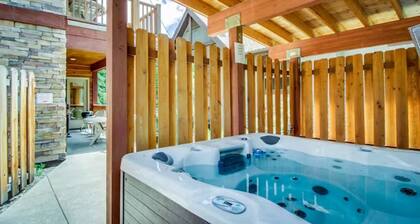 Ski-In Condo w/ Fireplace & Balcony, Dog-Friendly