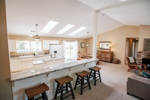 Interior - Luxury Estate in Foothills of San Luis Obispo with Farm Animals and Nature Walks (San Luis Obispo)