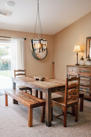 Dining - Luxury Estate in Foothills of San Luis Obispo with Farm Animals and Nature Walks (San Luis Obispo)