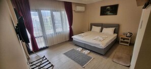 Chambre Double Confort | Chambres insonorisées, fer et planche à repasser, Wi-Fi gratuit