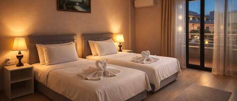 Standard Twin Room | Soundproofing, iron/ironing board, free WiFi, bed sheets