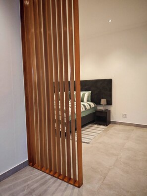 Shared Dormitory, Multiple Bedrooms, Accessible, Smoking - Room-king Deluxe Apartment-style Room (Cape Town)