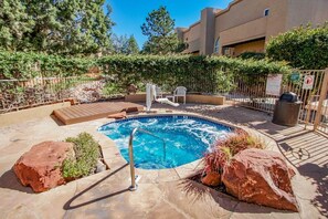 Pool -  Sedona Red Rock Retreat! 2BR+Loft Townhome - Pool, Spa, Full Kitchen (Sedona)