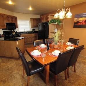 Dining -  Sedona Red Rock Retreat! 2BR+Loft Townhome - Pool, Spa, Full Kitchen (Sedona)