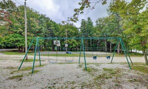 Children’s area - Bear Crest | Hot Tub, Game Loft & Fire Pit (Blakeslee)