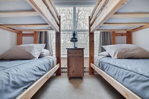 3 bedrooms, iron/ironing board, WiFi, bed sheets - Bear Crest | Hot Tub, Game Loft & Fire Pit (Blakeslee)