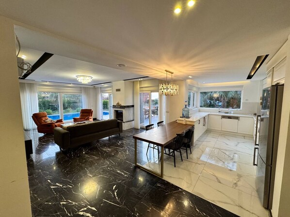 Villa, 3 habitaciones, balcón | Interior