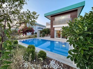 Villa, 3 habitaciones, balcón | Piscina | Una piscina al aire libre