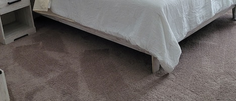 6 bedrooms, WiFi (free), bed sheets