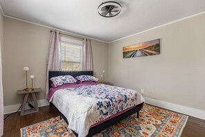 Room - Greenville Cozy Retreat
3BR 1BA / Private Fenced Lot, Outdoor Area, Near Dwntwn (Greenville)