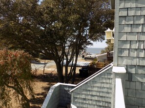 Property grounds - Cozy 2-bedroom house in Duck. Five minute walk to the beach & view of the sound. (Kitty Hawk)