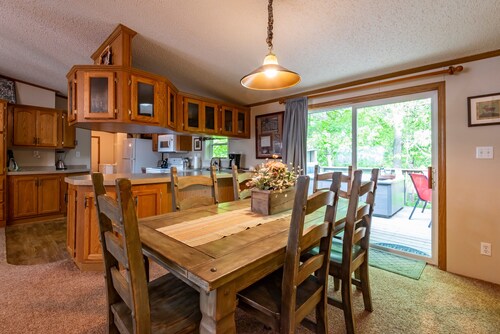 Appalachian - Family Cabin with Hot Tub & Fishing near downtown Nashville