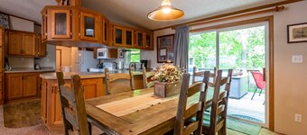 Appalachian - Family Cabin with Hot Tub & Fishing near downtown Nashville