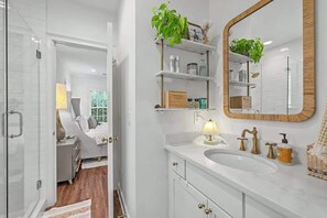 Shower, hair dryer, towels, shampoo - Private Plantation-Style Retreat w/ Pool! (Mt Pleasant)