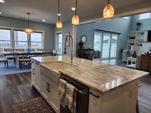 NEW CONSTRUCTION,
BE THE 1ST TO STAY BESIDES ME TO SET UP!!