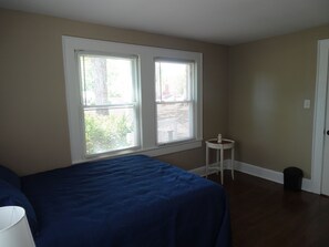Room - Private Comfortable 1-bed in enchanting Charlotte (Charlotte)