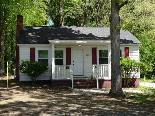 Private Comfortable 1-bed in enchanting Charlotte