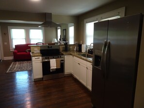 Private kitchen - Private Comfortable 1-bed in enchanting Charlotte (Charlotte)