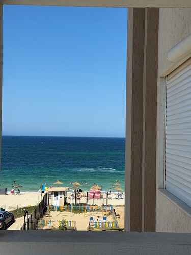 Water-view , swimming pool ,free parking, on the water