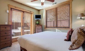 2 bedrooms, iron/ironing board, WiFi, bed sheets - Trappeur's Aspen Oasis, Resort Amenities with Private Access (Steamboat Springs)