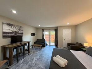 1 bedroom, iron/ironing board, WiFi, bed sheets - Relax and Refresh at this Studio Apt. in South ATX (Austin)
